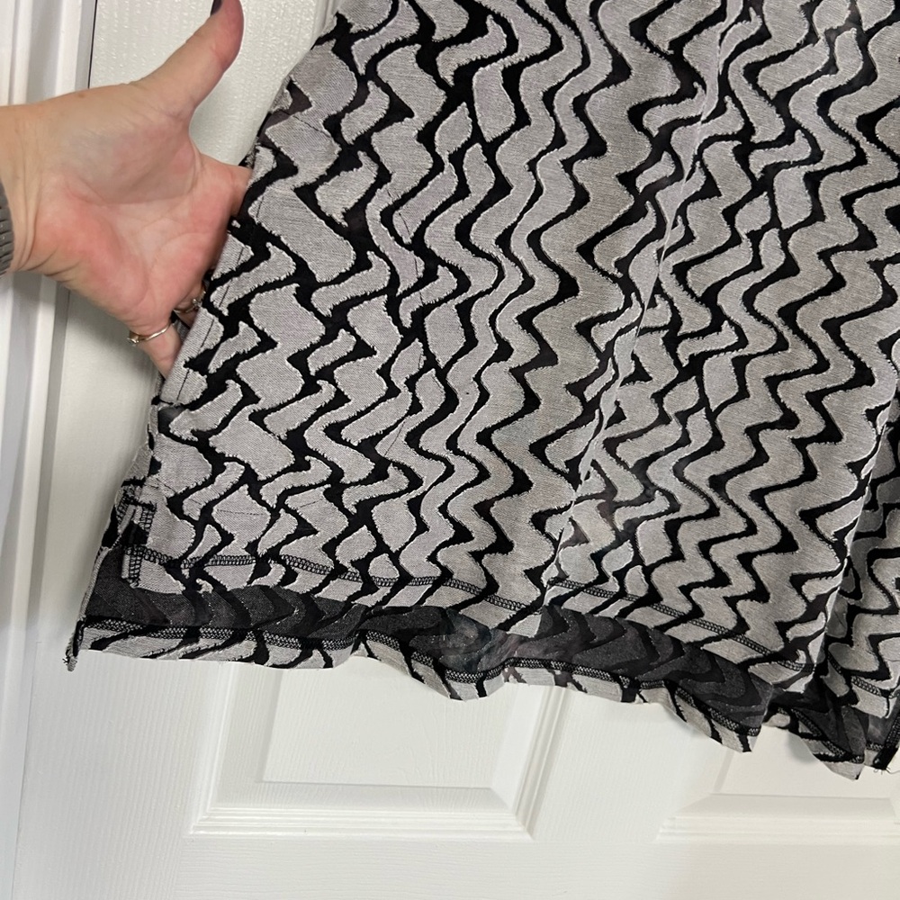 LOGO by Lori Goldstein Monochrome Abstract Pattern Top - Picture 4 of 8